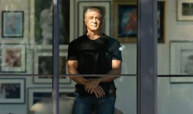 “Sly” Fragman: Sylvester Stallone Netflix Belgeselinde Hayatını ve Kariyerini Masaya Yatırıyor